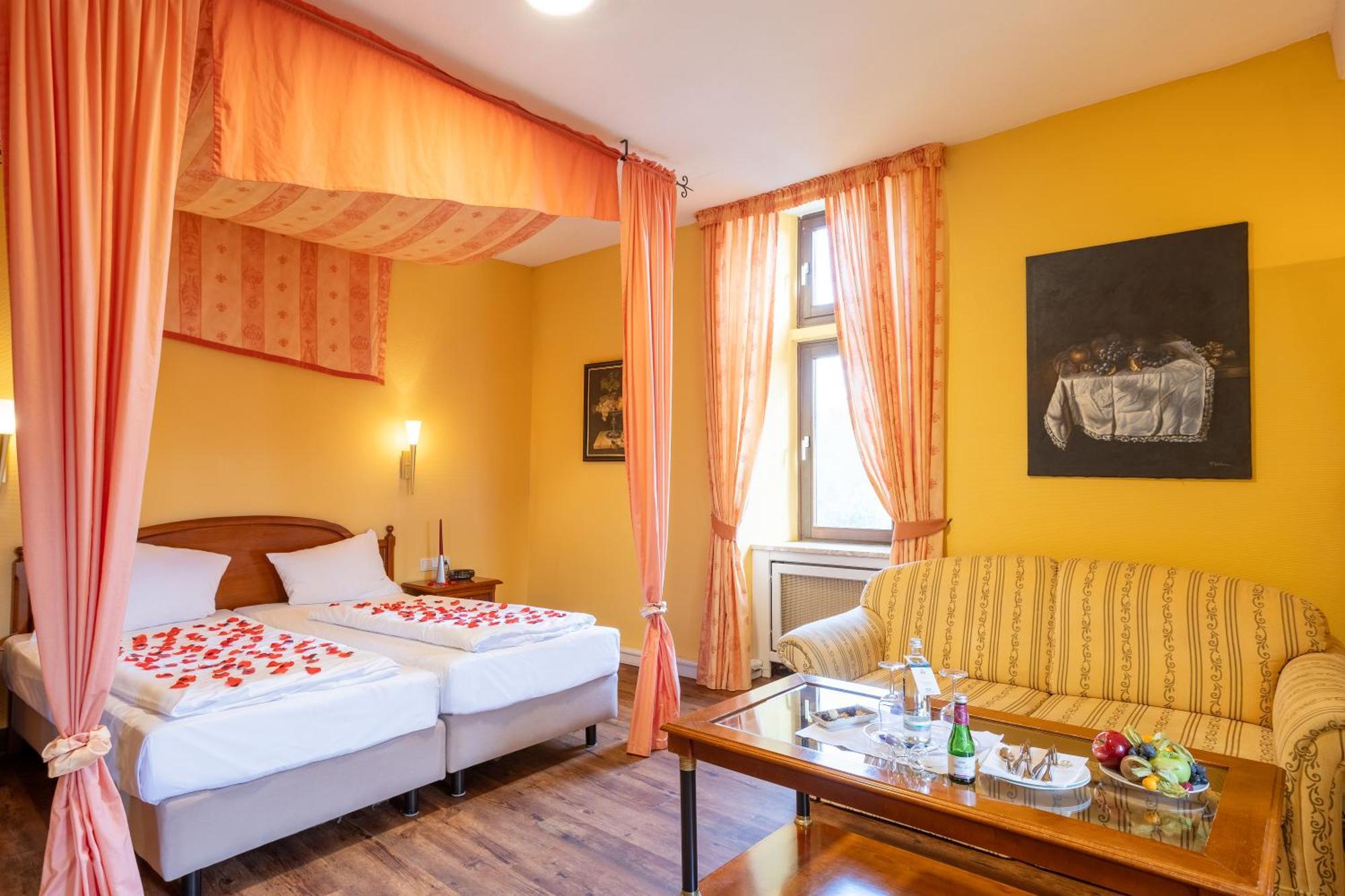 Burghotel Staufenberg Staufenberg  Экстерьер фото