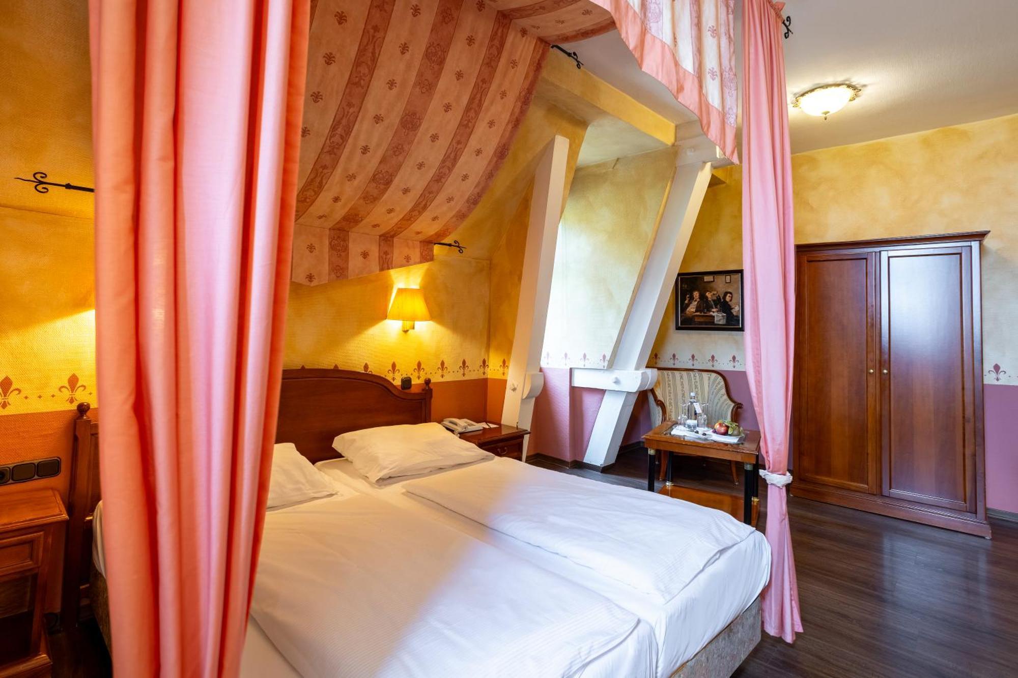 Burghotel Staufenberg Staufenberg  Экстерьер фото